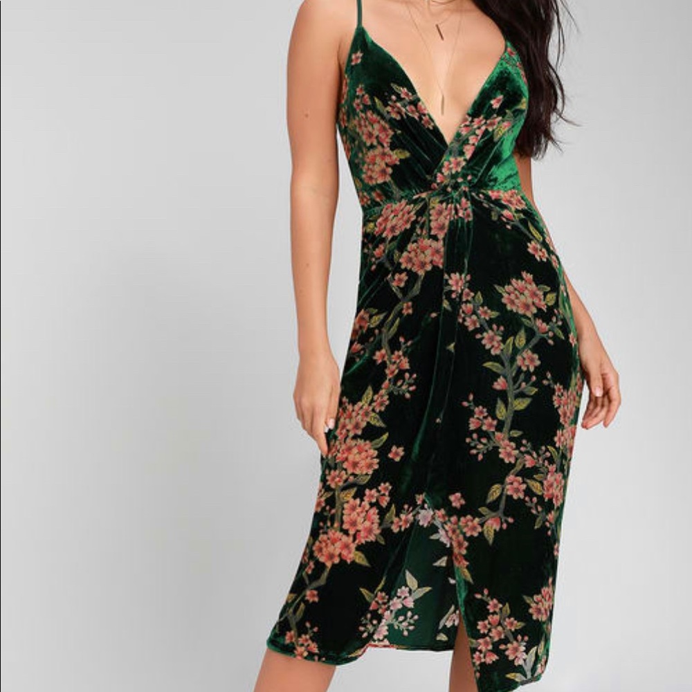 J.O.A. Adelais Green Floral Velvet Midi Dress